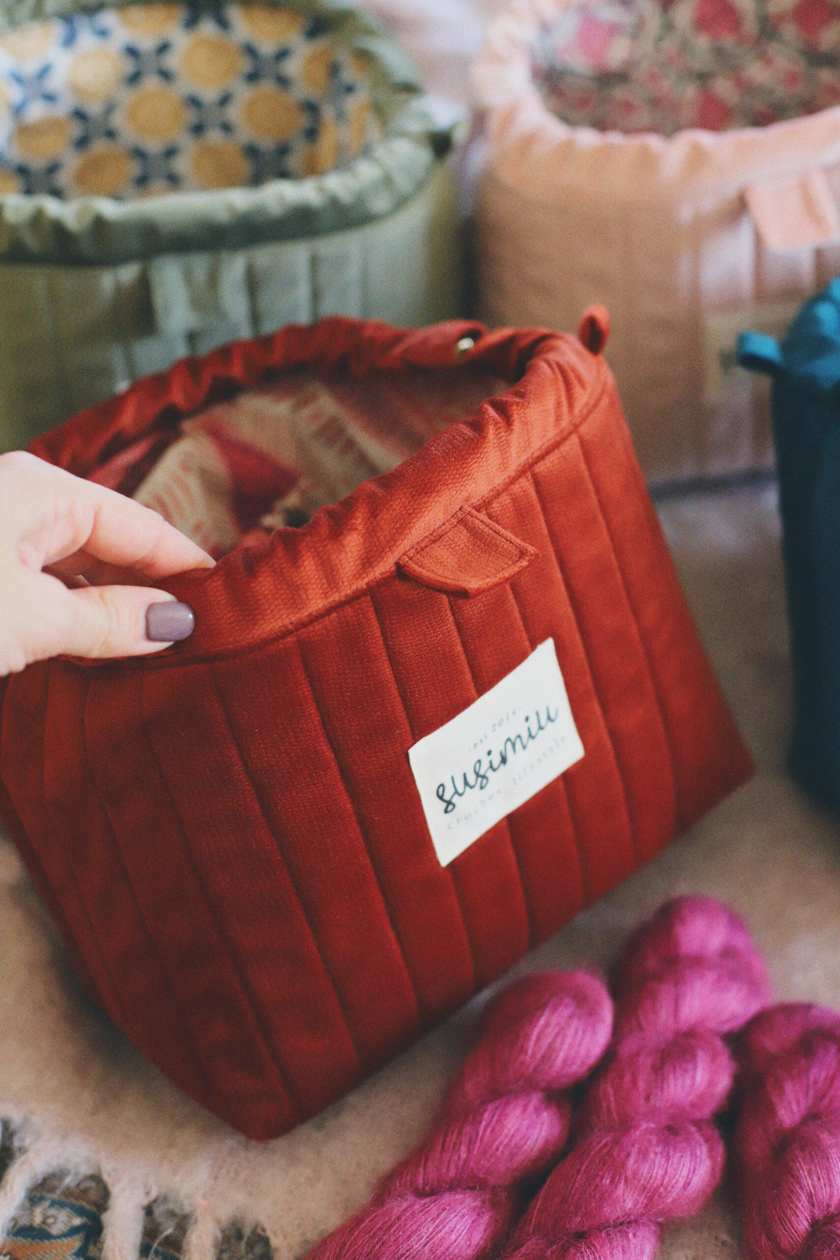 Bolsa de Labores Formato cierre Boca de Lobo. Edición especial Terciopelo . Colección Terciopelo. Color a Elegir - Imagen 5